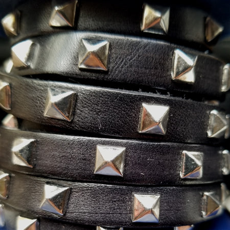 10 mm flat  black leather with square studs